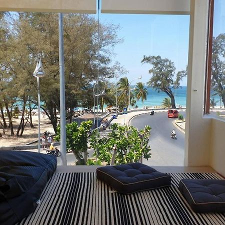 Fishtail Hostel Phuket Karon Exterior photo