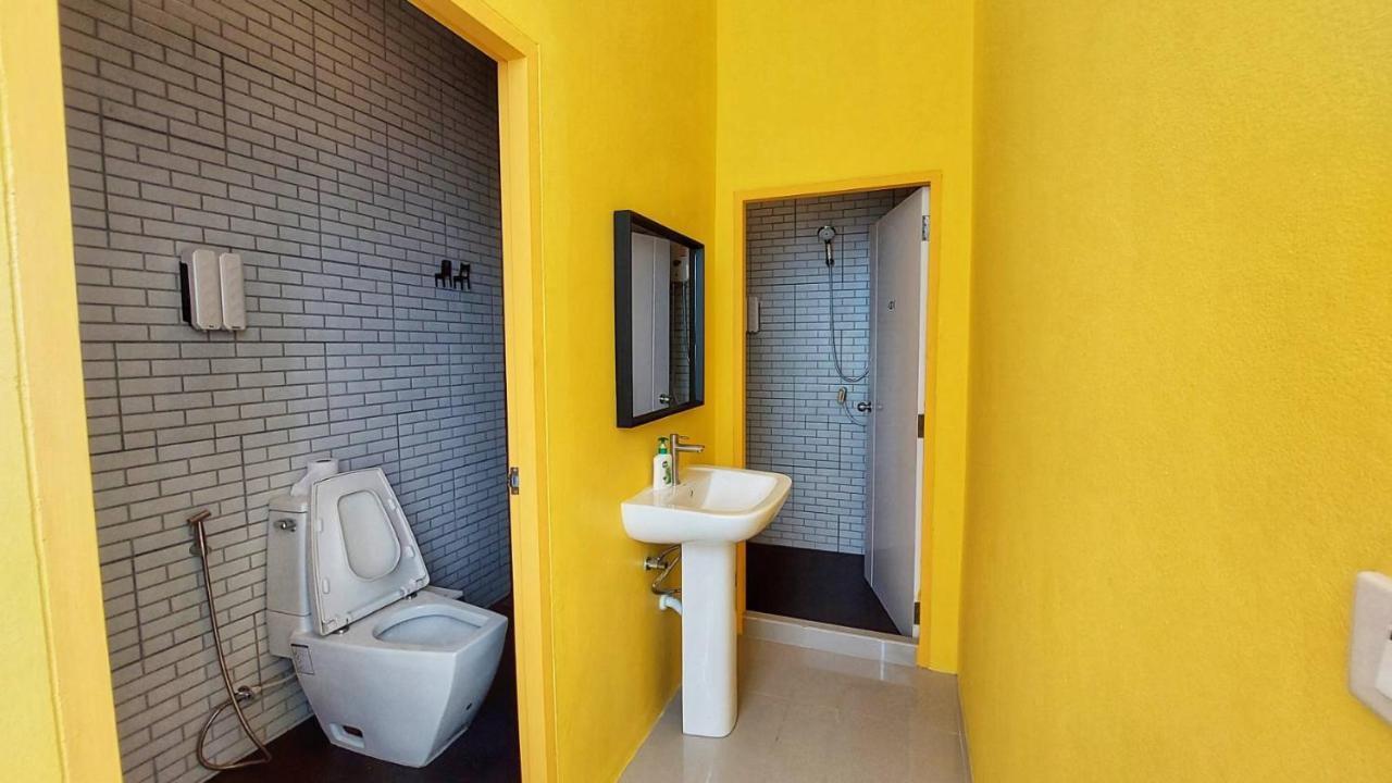 Fishtail Hostel Phuket Karon Exterior photo
